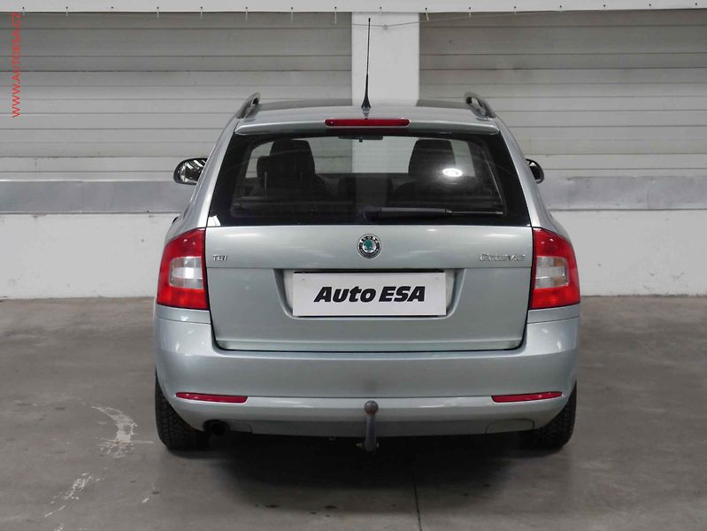 Škoda Octavia (2011) 1.6TDi, AC, el. výbava - fotka 5 z 13