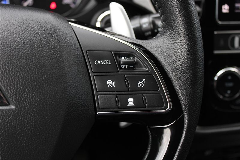 Mitsubishi Outlander 2,0 i  A/T,4x4,7.MÍST,INSTYLE+ - fotka 20 z 38