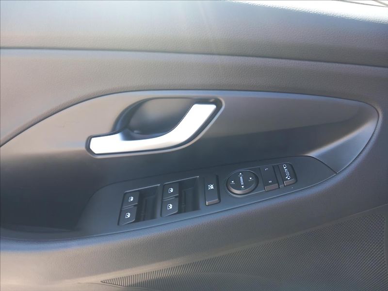 Hyundai i30 1,5 T-GDi N-LINE DCT - fotka 15 z 22