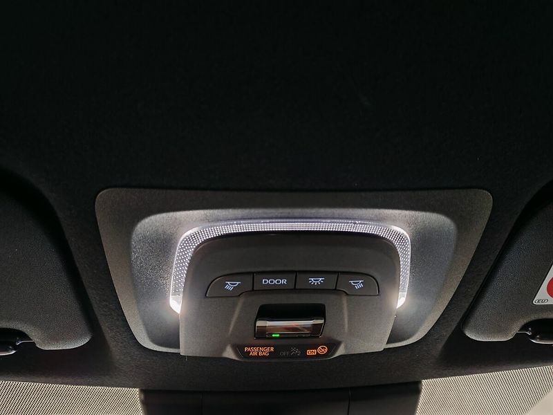 Toyota Corolla Cross 2.0 Hybrid Style Tech - fotka 18 z 19