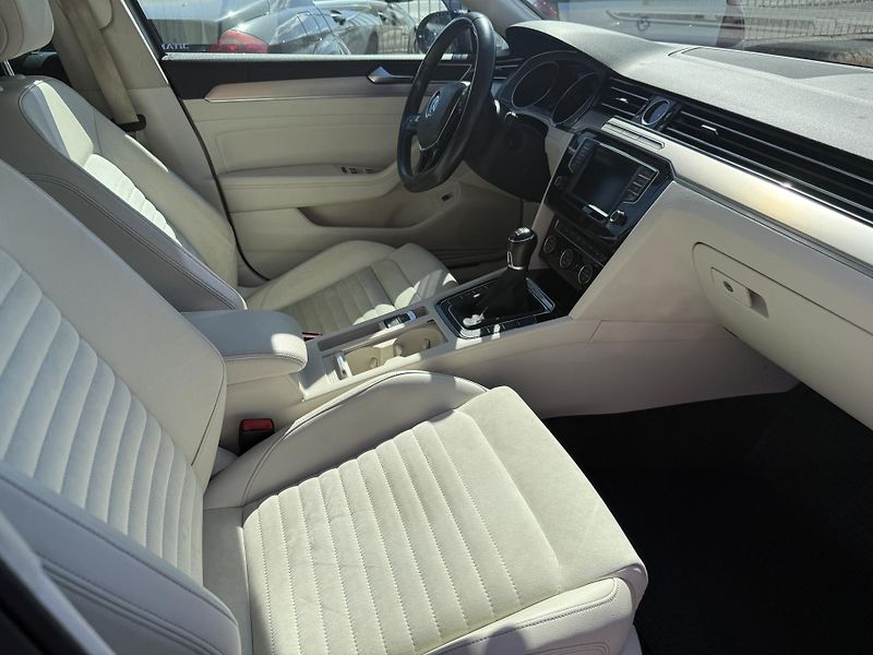 Volkswagen Passat (2017) 2.0 tdi 110kw Top!!! - fotka 26 z 40