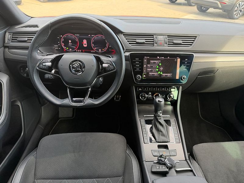 Škoda Superb Sportline  2,0TSI 140kW DSG - fotka 17 z 21