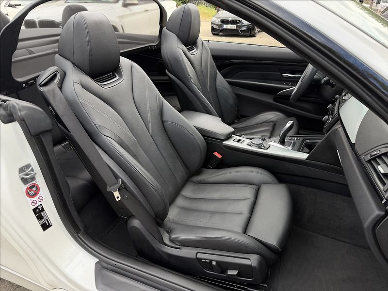 BMW Řada 4 3,0   435d Xdrive Cabrio 1.maj - fotka 10 z 21
