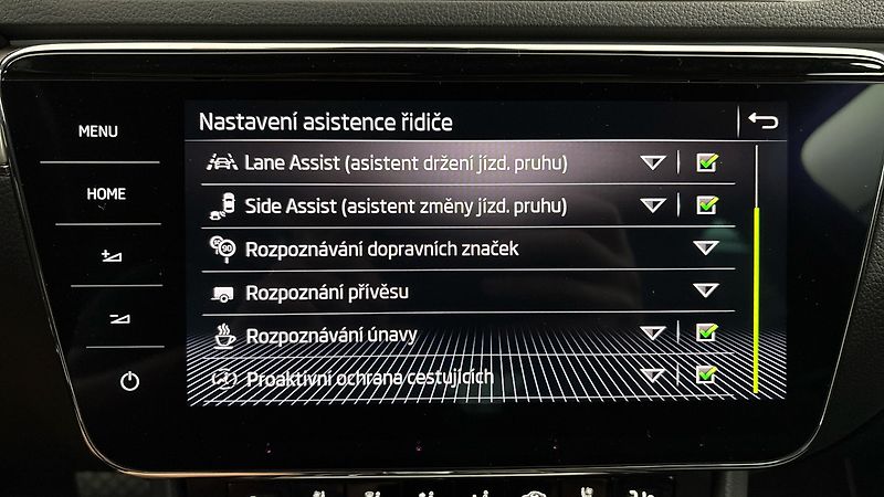 Škoda Superb 2.0 TDI DSG L&K Combi - fotka 31 z 35