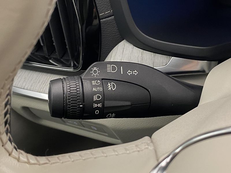 Volvo V60 T6 RECHARGE BRIGHT ULTIMATE - fotka 22 z 57