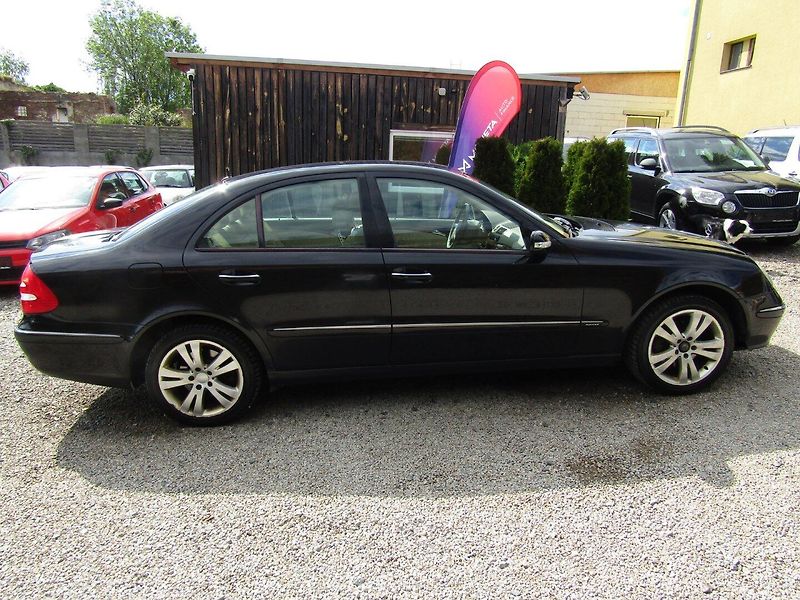 Mercedes-Benz Třídy E (2005) E 320 165kW AUTOMAT BEZ MĚCHŮ - fotka 9 z 35