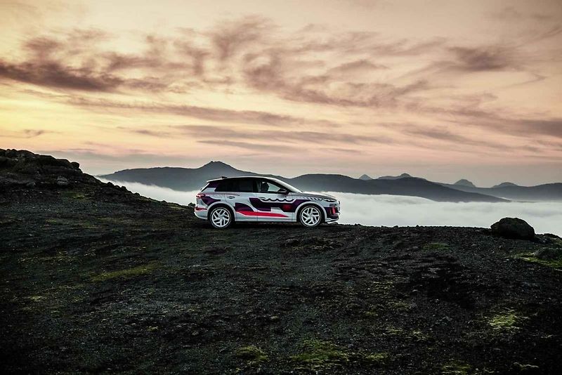 Maskovaný prototyp Audi Q6 e-tron