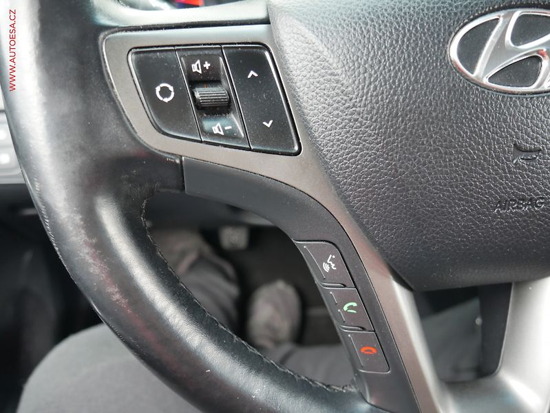 Hyundai i40 (2015) 1.7CRDi, ČR, autoAC - fotka 12 z 23