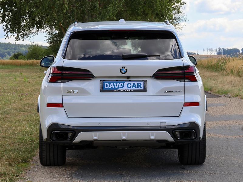 BMW X5 3,0 xDrive30d Mpacket - fotka 6 z 42