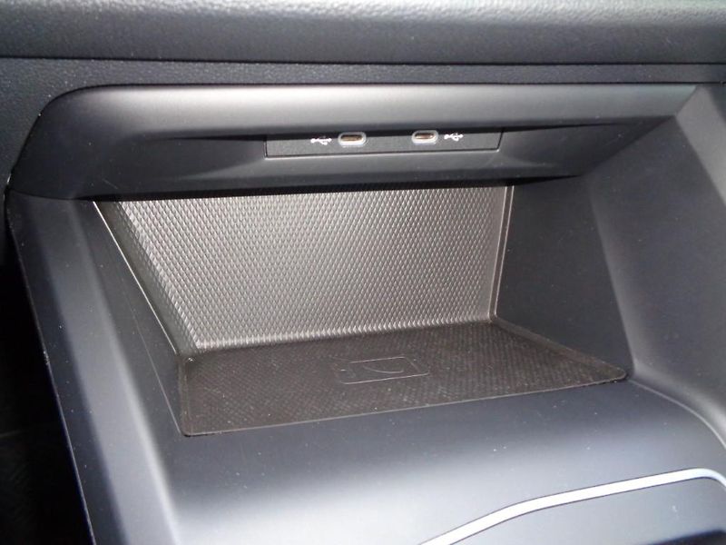 Volkswagen Golf 1.5 eTSI DSG Life 110 kW - fotka 20 z 30