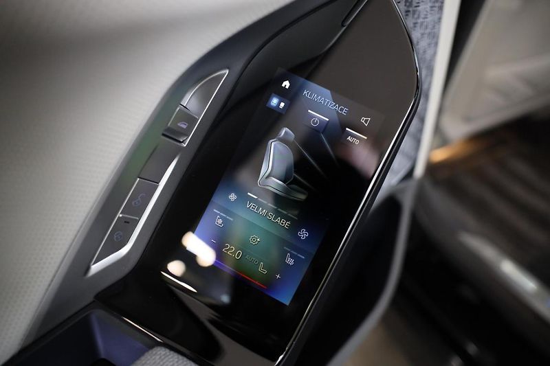 BMW i7 M70 - fotka 31 z 38