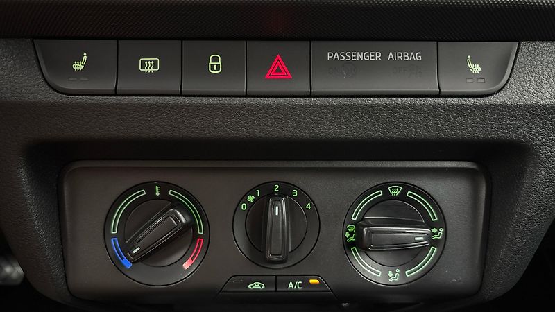 Škoda Fabia 1.0 TSI Ambition Combi - fotka 13 z 24