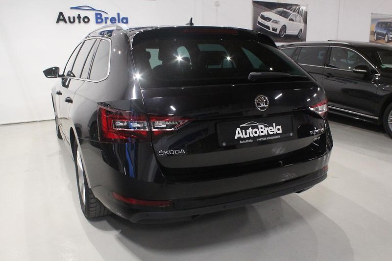 Škoda Superb (2019) 2.0TDI DSG L&K 4x4 Display - fotka 8 z 45
