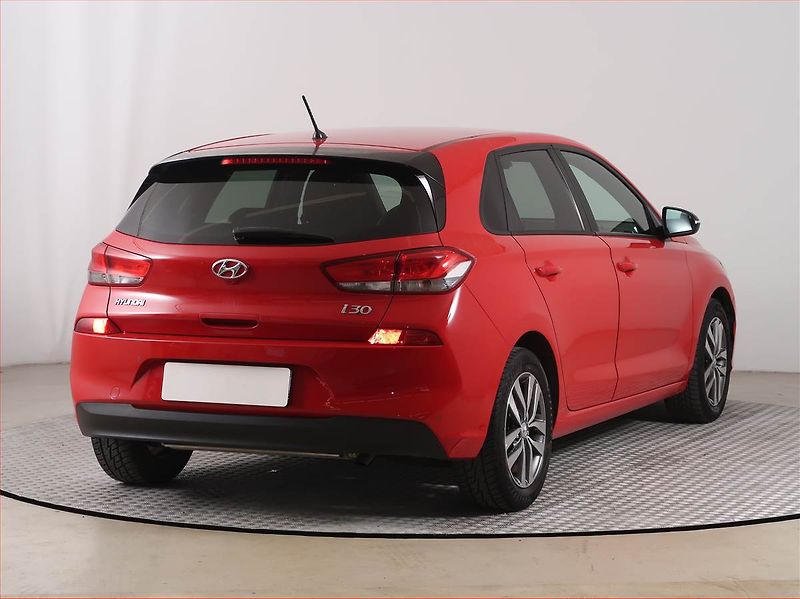 Hyundai i30 (2018) Go! 1.4 CVVT, Serv.kniha - fotka 5 z 17