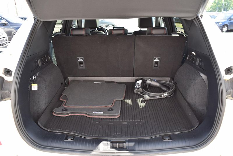 Ford Kuga (2022) 2.5 DURATEC PHEV 112kw e-CVT - fotka 10 z 50