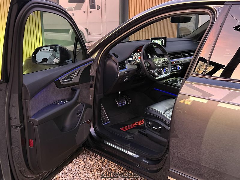 Audi SQ7 (2019) 4.0 TDI Bose, Nočné videnie - fotka 14 z 25