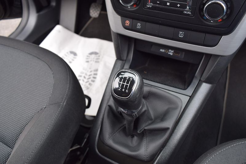 Škoda Yeti (2016) 1.4TSI 92kw AMBI ALU TEMPOMAT - fotka 36 z 44