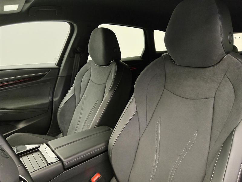Volkswagen ID.7 Tourer Pro People 210 kW, 77 kWh - fotka 10 z 22