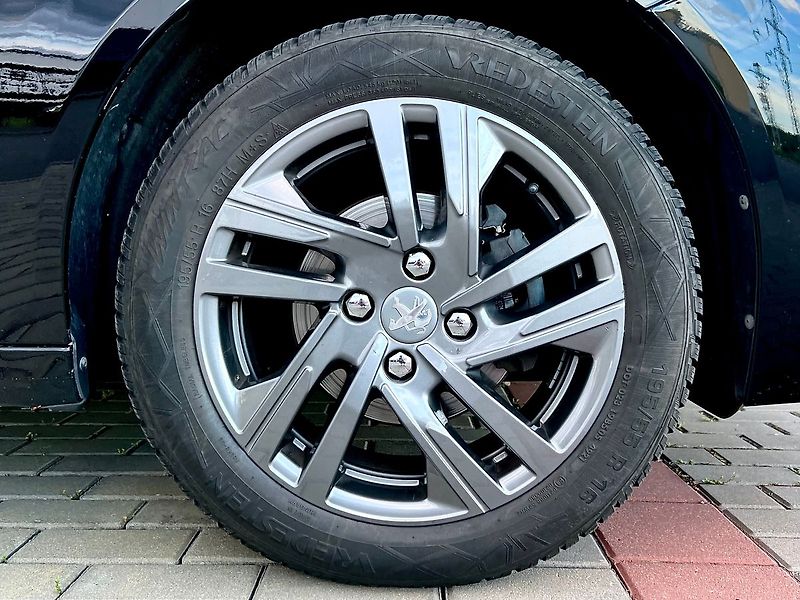 Peugeot 208 (2021) 1.2 PureTech, Active Pack - fotka 9 z 38