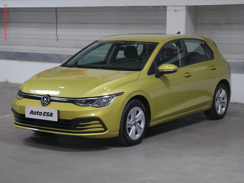 Volkswagen Golf (2020) 1.5TSi, LED, navi - fotka 3 z 15