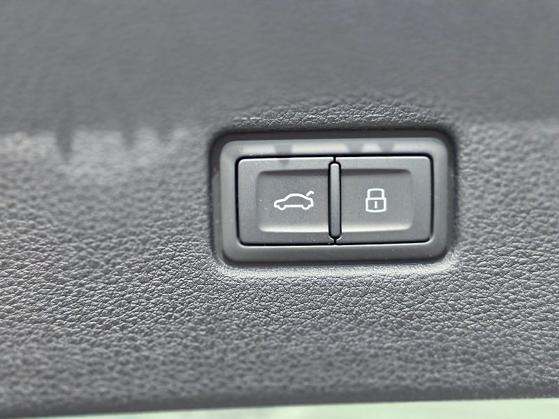 Audi Q8 (2025) SUV 50 TDI quattro - fotka 16 z 24