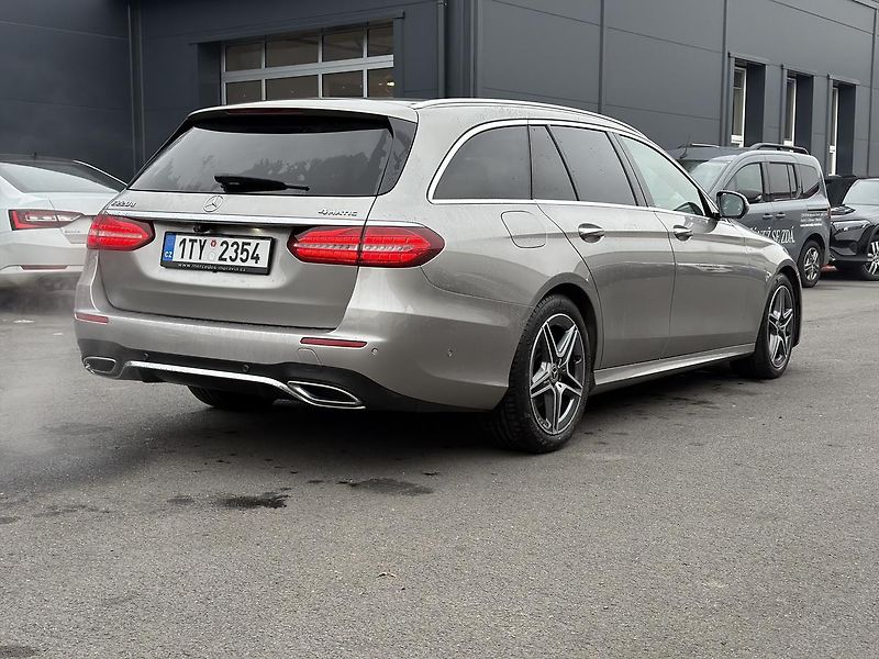 Mercedes-Benz Třídy E E 220d 4M Kombi - fotka 5 z 15