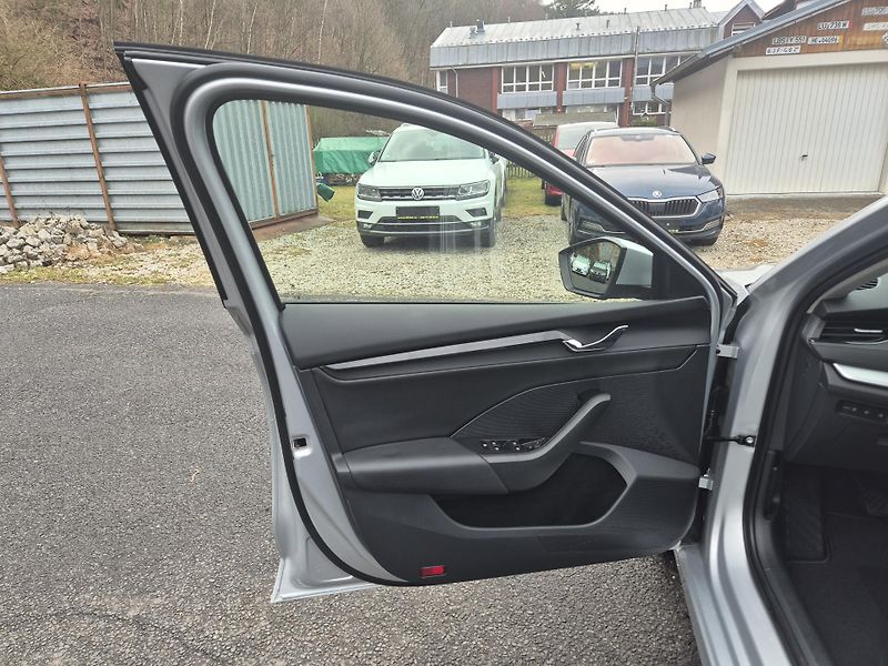 Škoda Octavia ZAMLUVENO ! 2,0TDi 85kw 17ALU - fotka 36 z 46