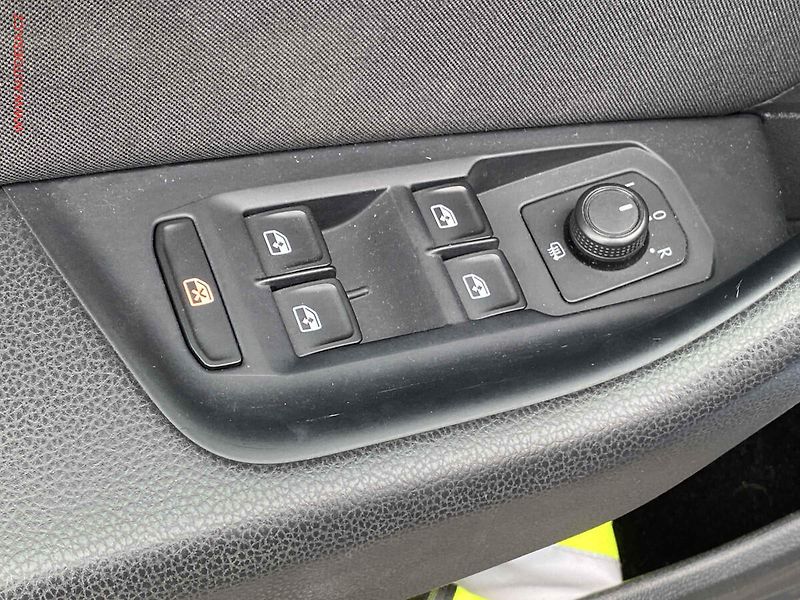 Volkswagen Passat (2015) 2.0TDi, DSG, LED, navi - fotka 11 z 20