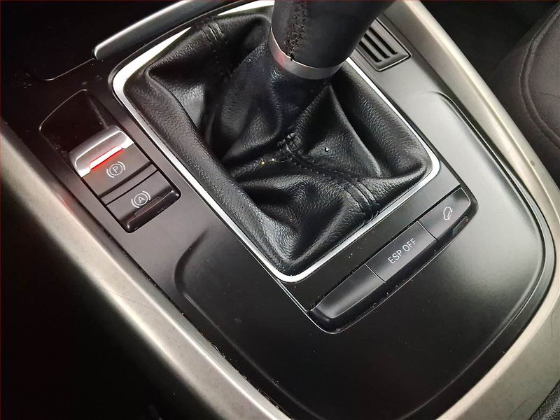 Audi Q5 (2009) 2.0 TDI, 4X4, Tempomat - fotka 17 z 18