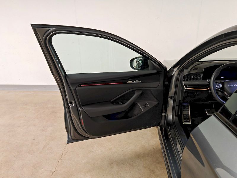 Škoda Superb (2025) 2.0 TSI 195 kW DSG 4x4 Sportli - fotka 23 z 34