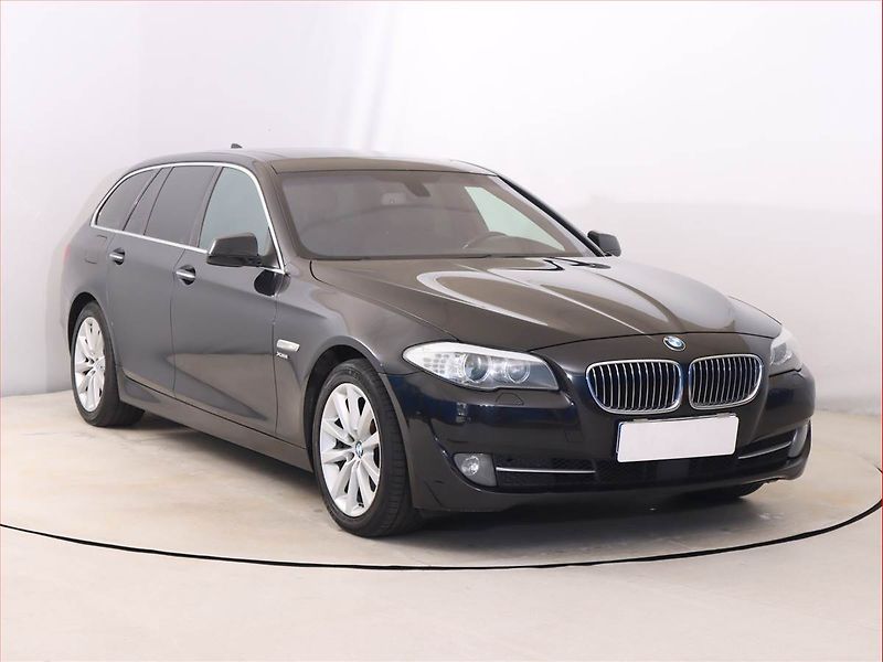 BMW Řada 5 (2013) 530d xDrive, 4X4, Automat - fotografie inzerátu
