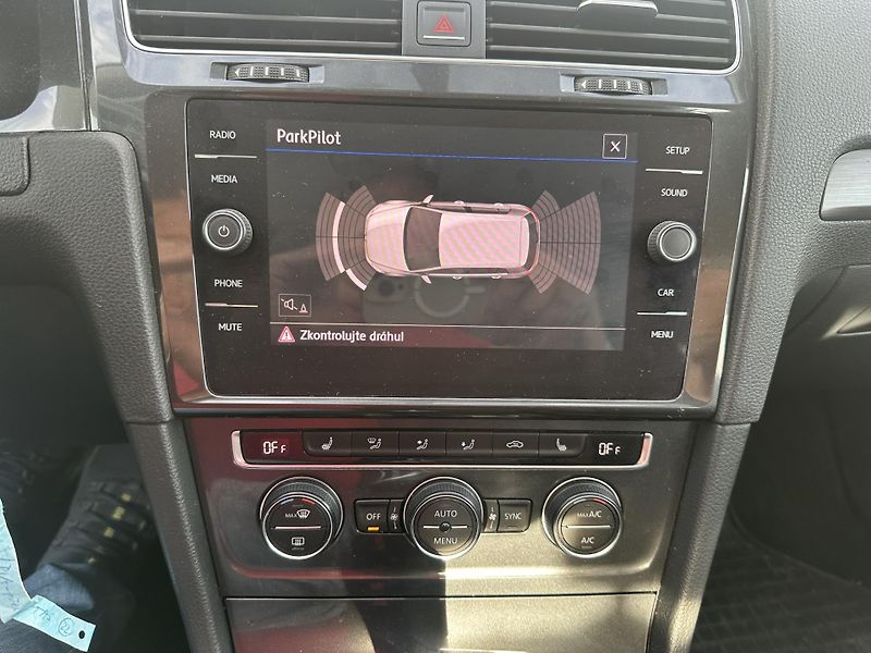 Volkswagen Golf (2017) 1,6 TDI 85kW, rezervace - fotka 25 z 25