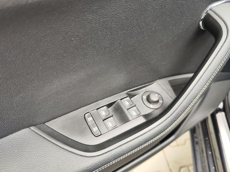 Škoda Superb 2.0 TDi/147kW Scout DSG 4x4 - fotka 37 z 39
