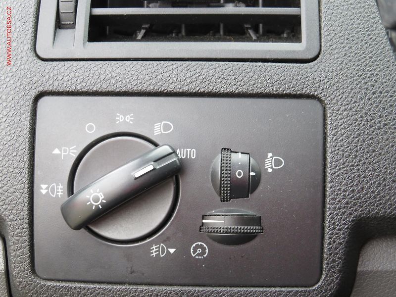 Ford C-MAX (2009) 1.8i, 1.maj, autoAC - fotka 13 z 22