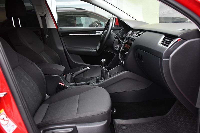 Škoda Octavia 1.6TDi STYLE ACC ČR - fotka 18 z 37