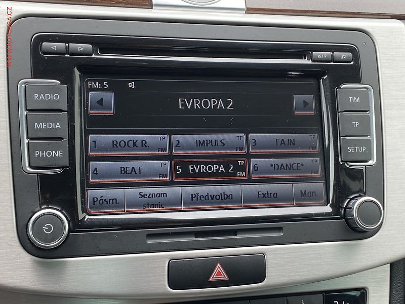 Volkswagen Passat (2013) 2.0 TDi, ČR, Bixen, kamera - fotka 15 z 18