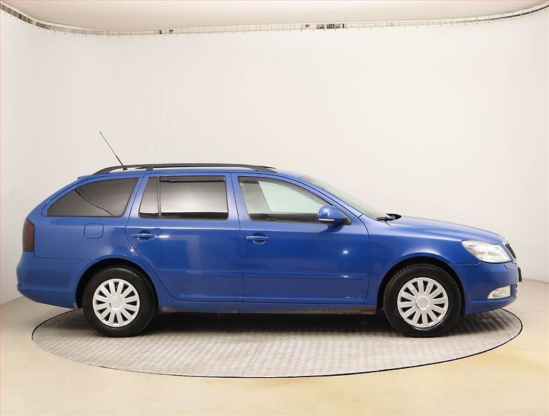 Škoda Octavia (2010) Ambiente 1.6 TDI, po STK - fotka 6 z 19