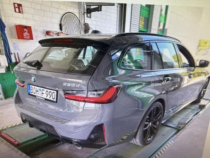 BMW Řada 3 TOURING 330D M SPORT 210kw 19A - fotka 4 z 6