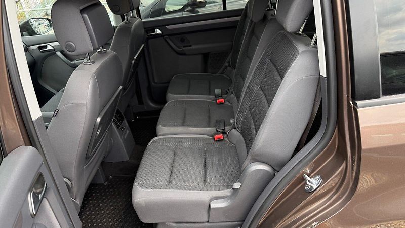 Volkswagen Touran (2012) 1.4TSi 103kW *DSG*Navi*Tažné* - fotka 18 z 23