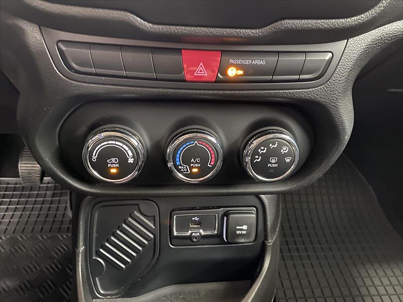 Jeep Renegade 1,6 i 81kW 1.Majitel - fotka 19 z 24