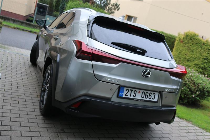 Lexus UX 250h 2,0 HEV, DSG, 1.Maj.  UX - fotka 8 z 64