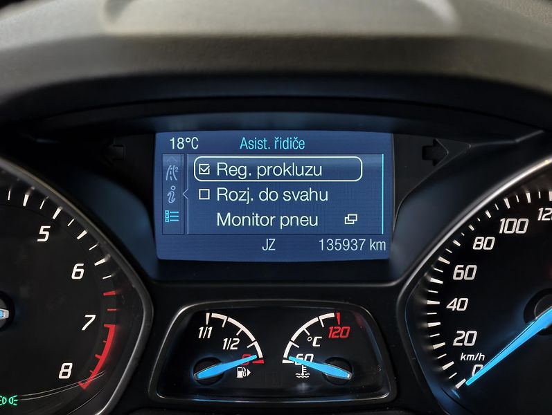 Ford Kuga 1.5 EcoBoost 110kW TITANIUM - fotka 16 z 24