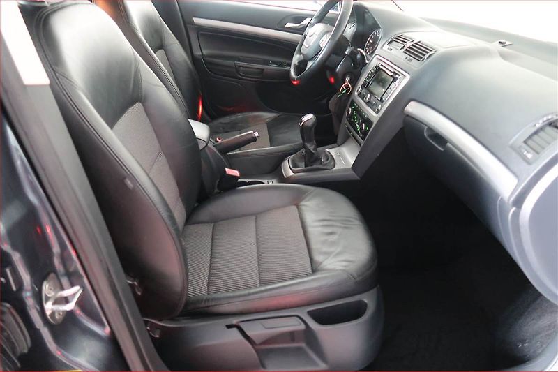 Škoda Octavia (2012) Elegance 2.0 TDI, Navi - fotka 9 z 18