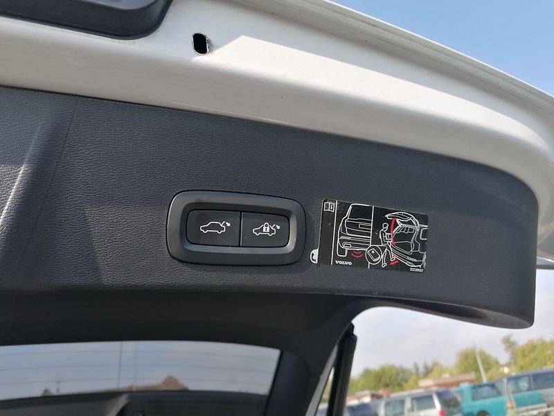 Volvo XC40 (2020) 1.5 T5 PHEV R-DESIGN 192kW - fotka 34 z 41