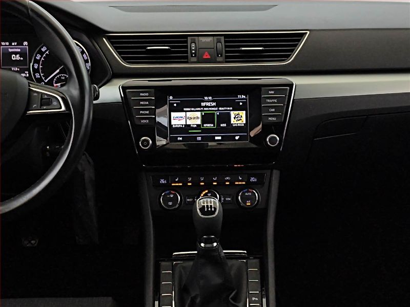 Škoda Superb (2015) Ambition Plus 1.6 TDI, Navi - fotka 11 z 16