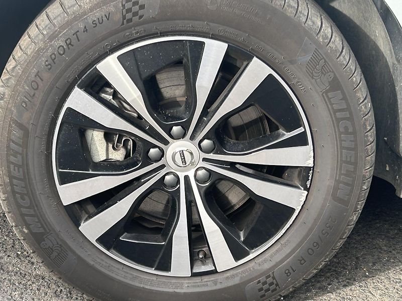 Volvo XC60 (2025) T6 RECHARGE PHEV 4WD ČR 1.maj  - fotka 45 z 46