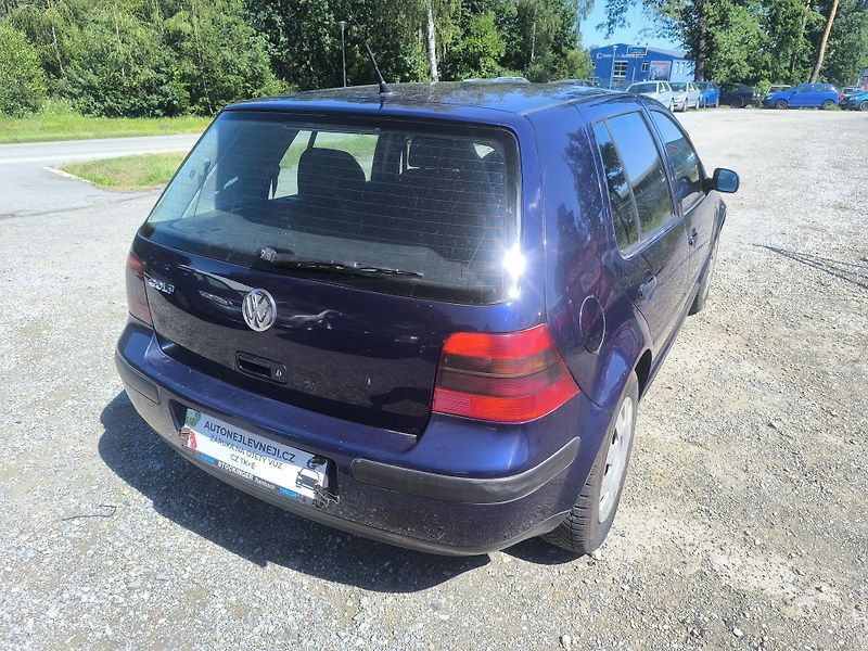 Volkswagen Golf (2001) KRÁSNÝ,145TKM,1MAJ89LET,SERVIS - fotka 6 z 25