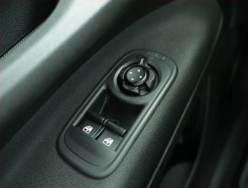 Fiat 500e (2023) 42 kWh, SoH 96% - fotka 14 z 20