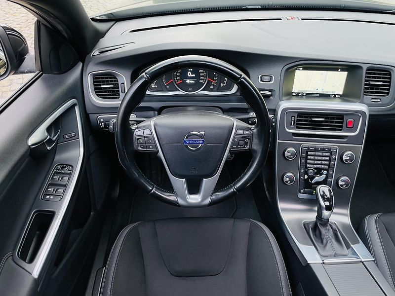Volvo V60 2.0D 5VÁLEC AUT SERVISKA TAŽNÉ - fotka 25 z 44