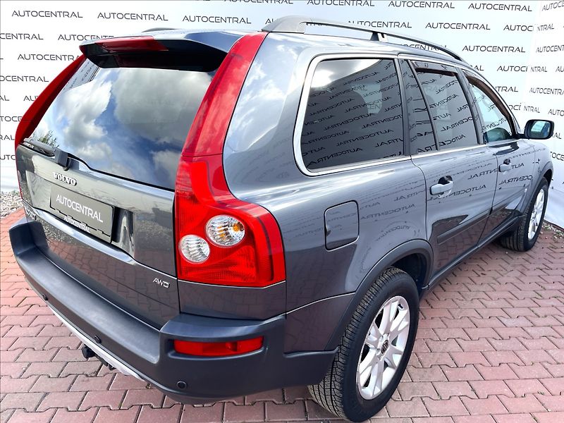 Volvo XC90 2,4 D,136kW,4x4,aut. - fotka 9 z 24